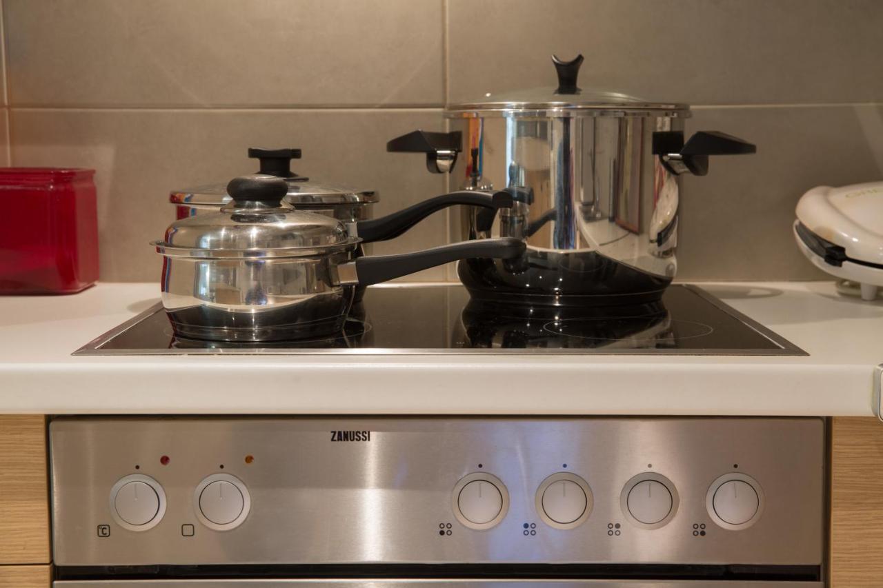 Lovely New Βuild Flat Near Metro - Free Parking 아테네 외부 사진